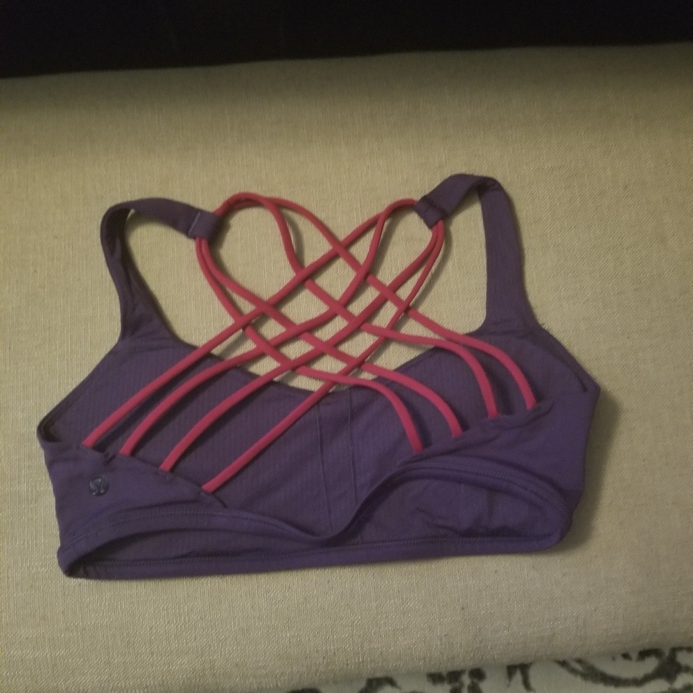 Lululemon free to be sport bra